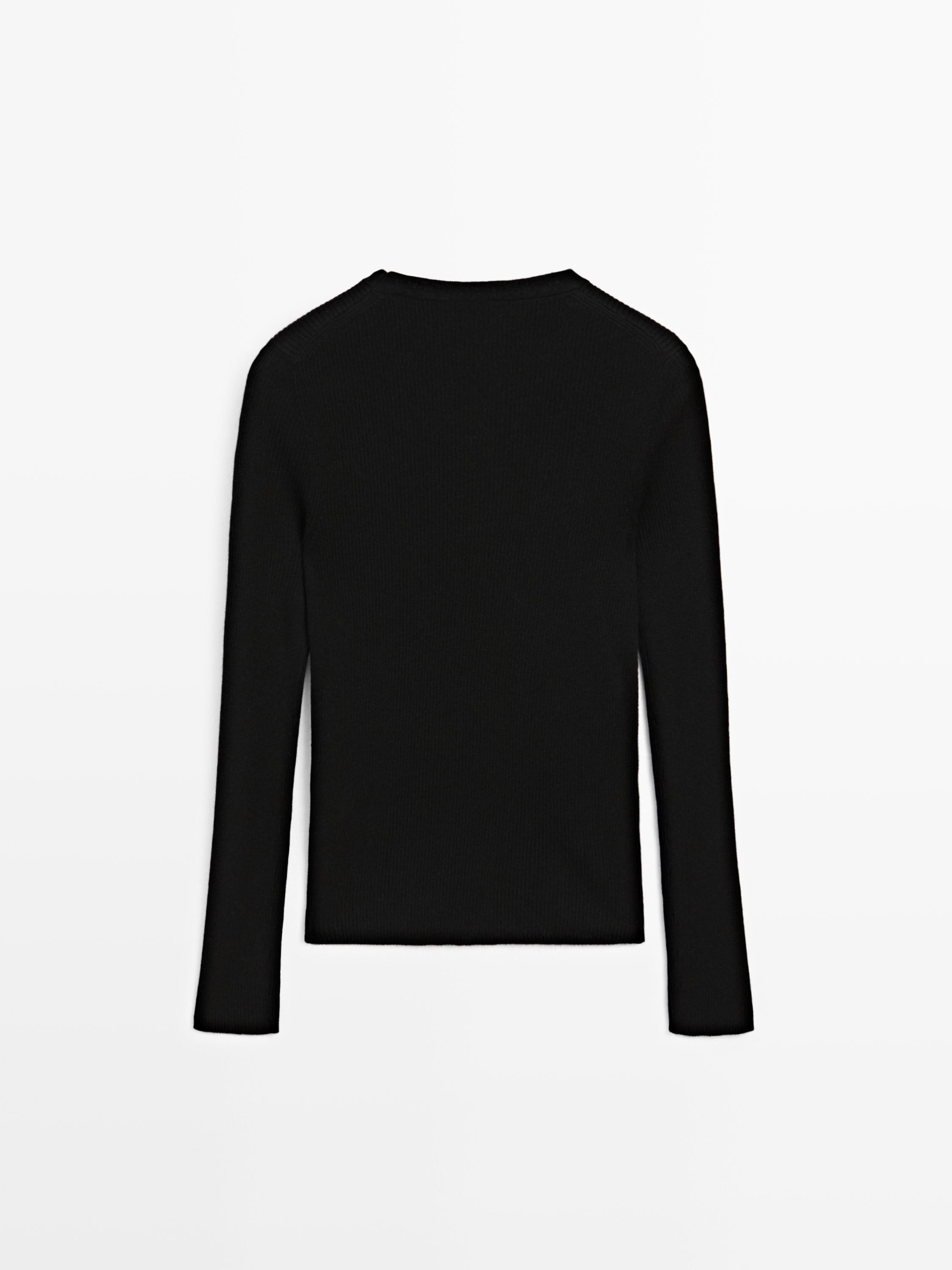 Ribbed knit round neck sweater